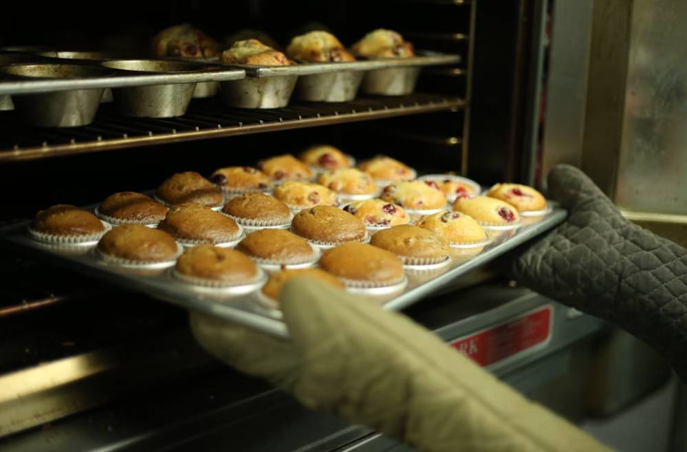 ilustrasi memanggang muffin
