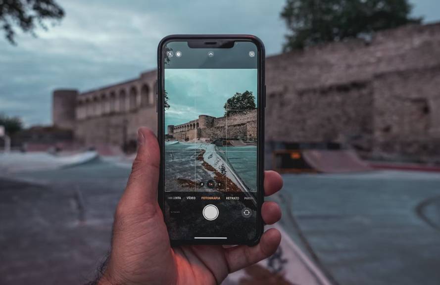 ilustrasi fotografi menggunakan smartphone