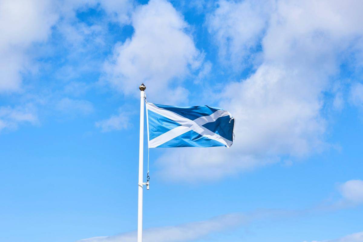 bendera Skotlandia. (unsplash.com/Garvit Nama)