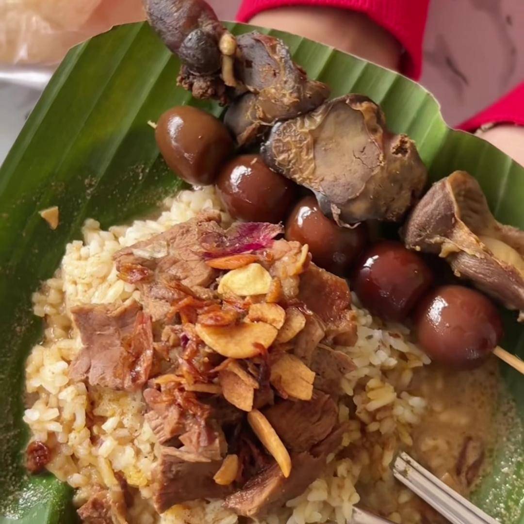 Soto Kudus dan Nasi Gandul Hj. Heny Pramuka