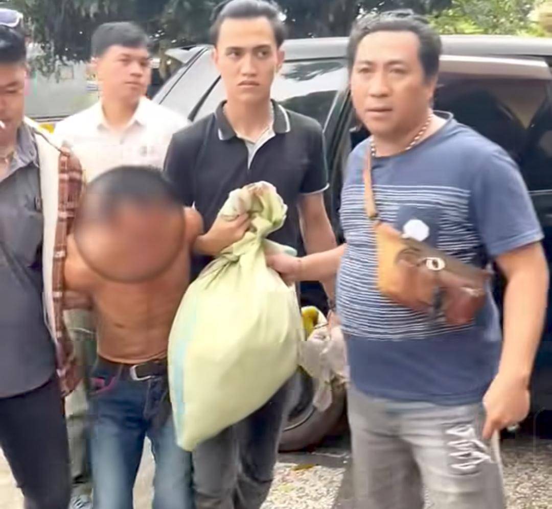 Pelaku penjagalan kucing saat ditangkap Saat Reskrim Polres Pagar Alam. (Dok. Polres Pagar Alam)