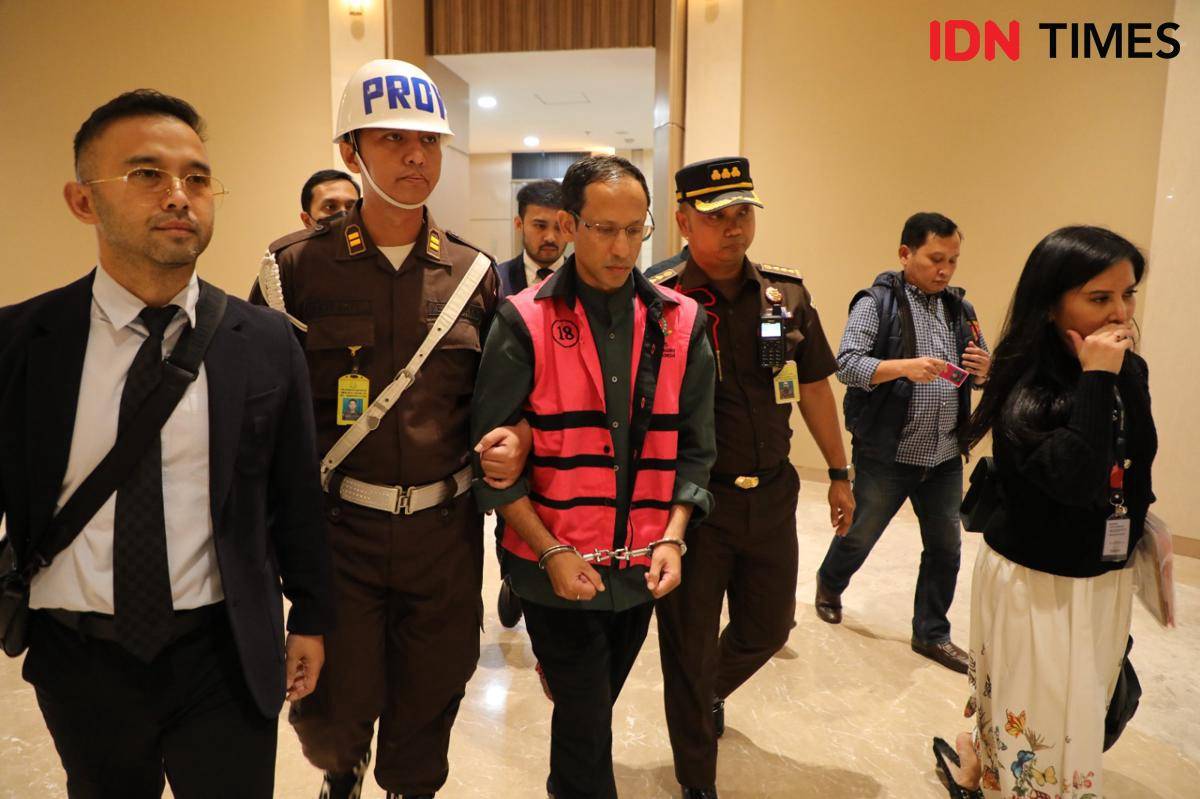 Nadiem Makarim tersangka korupsi pengadaan laptop, Kamis (4/9/2025).  (IDN Times/Aryodamar)