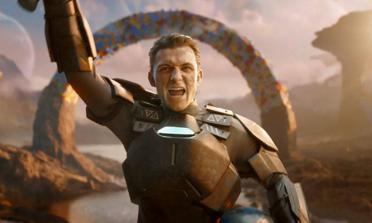 Pertama, Tom Holland tampil sebagai prajurit luar angkasa..jpeg