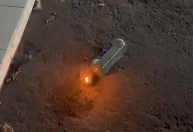 Tangkapan CCTV aksi pelemparan molotov di Pos Polantas Pingit Yogyakarta. (Dok. istimewa)