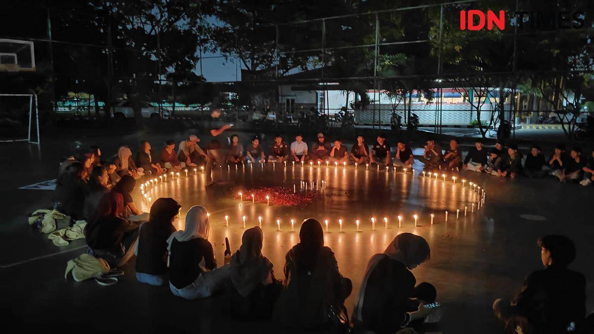 Aksi bakar lilin