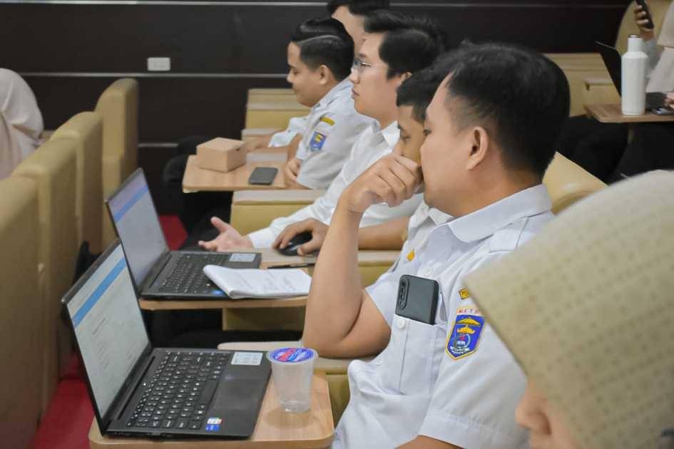 Pemerintah Kota (Pemkot) Metro Menggelar Sosialisasi Aplikasi Seputar Kegiatan dan Klinik (SEKELIK) Pengadaan Barang dan Jasa Bagi Seluruh Organisasi Perangkat Daerah (OPD) di Aula Pemkot Metro