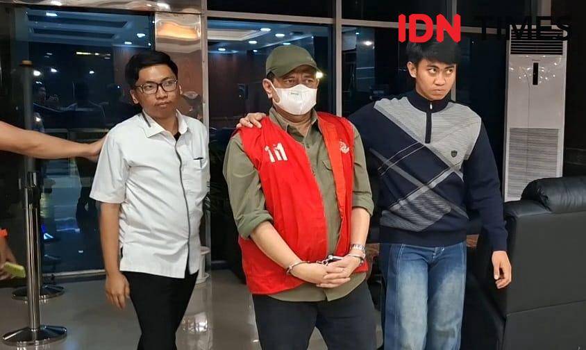 Kejati Sulsel menangkap seorang buronan kasus penipuan proyek pembangunan Kantor Kejari Makassar. (IDN Times/Darsil Yahya)