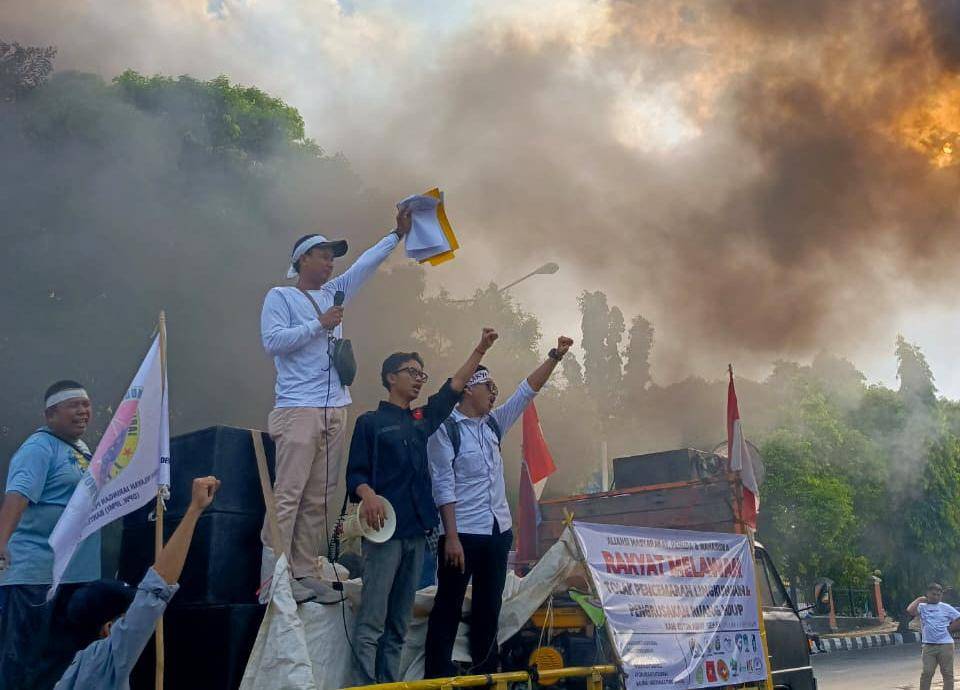 Warga Pandeglang protes pencemaran lingkungan oleh perusahaan peternakan
