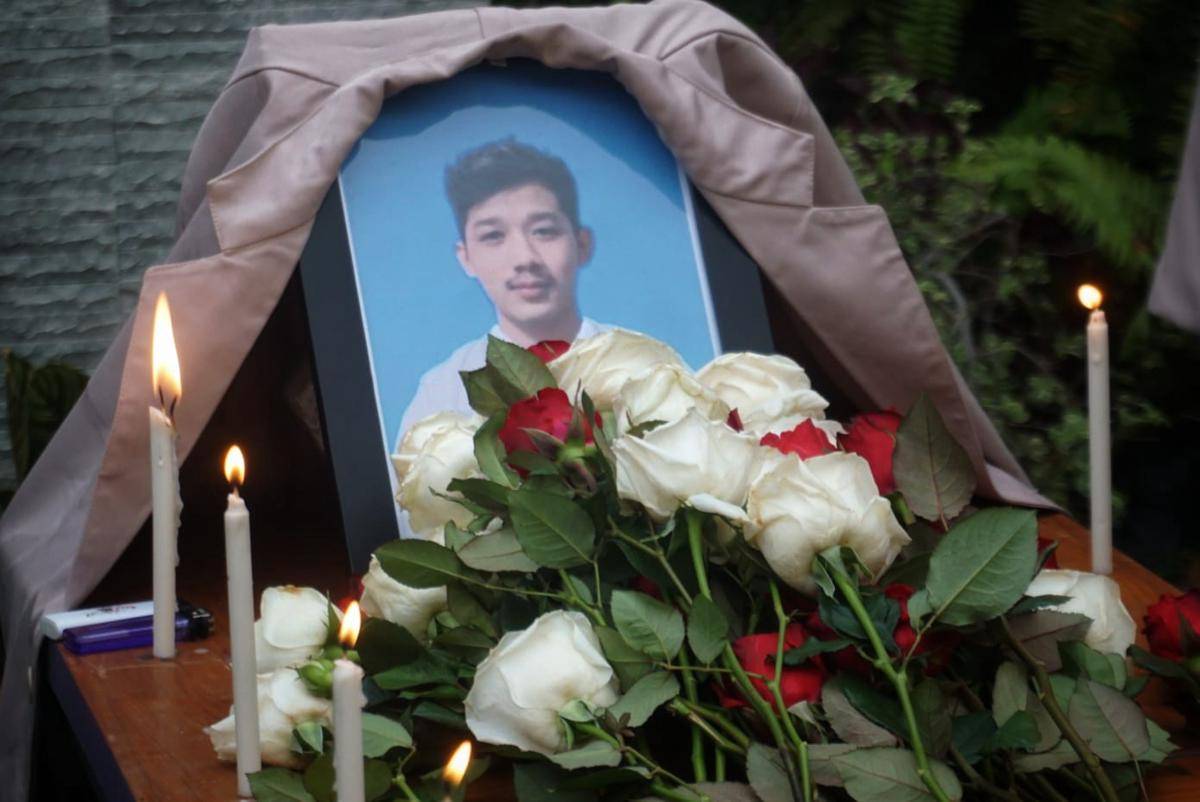 Doa bersama untuk almarhum Rheza Sendy Pratama di Amikom Yogyakarta.