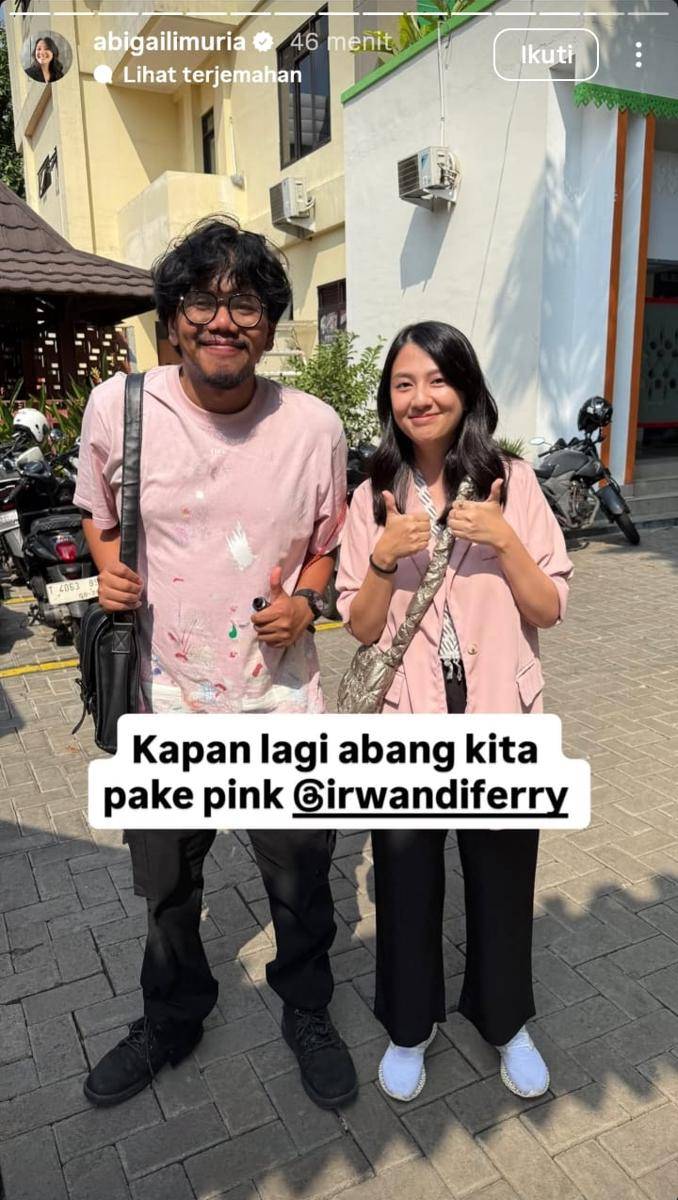Artis demo di Gerbang Pancasila DPR