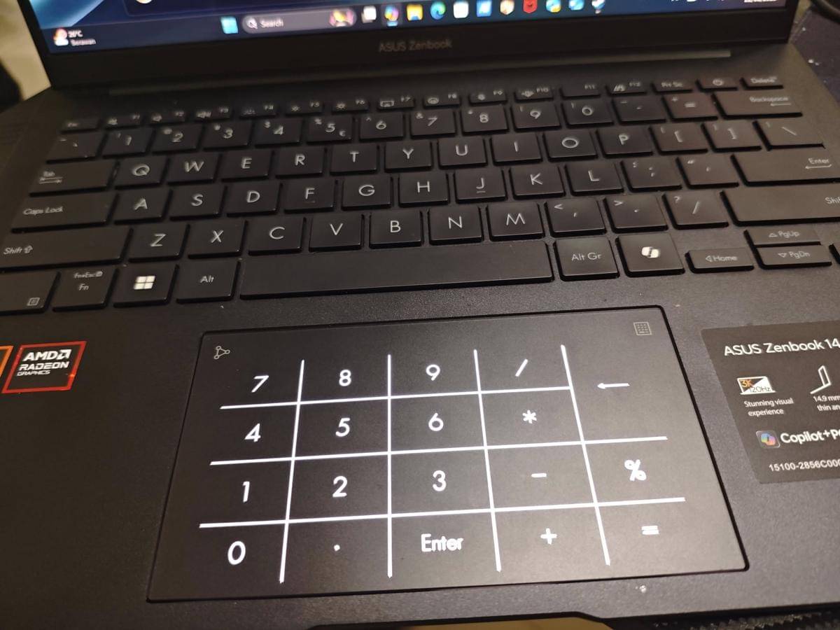 ASUS Zenbook 14 Dengan AMD Ryzen AI 7 350.