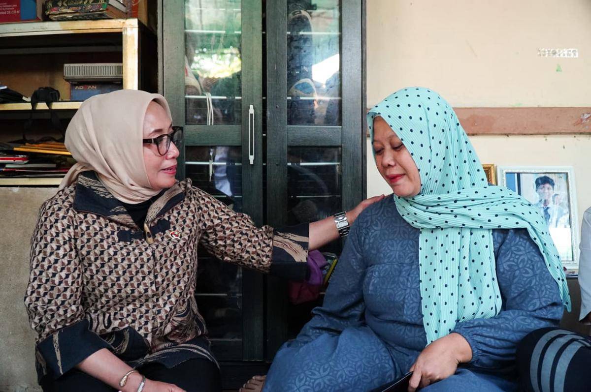 Menteri Pemberdayaan Perempuan dan Perlindungan Anak (PPPA), Arifah Fauzi menemui keluarga Andika Lutfi