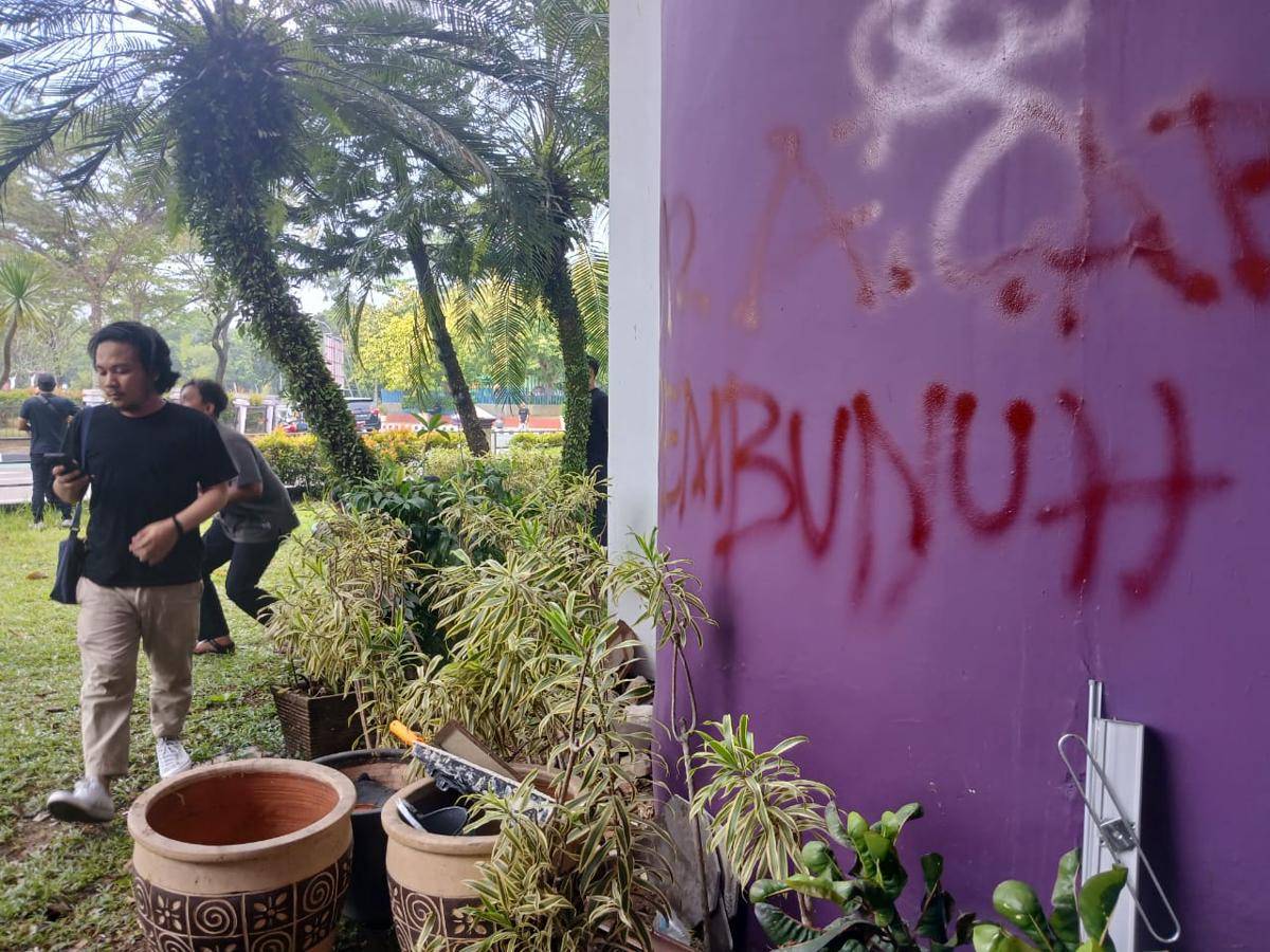 Demo di Gedung DPRD Kabupaten Tangerang