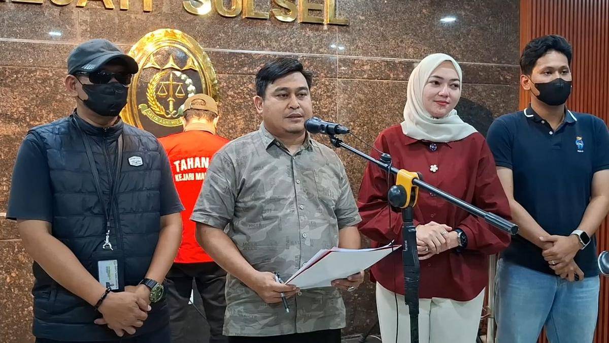 Kepala Seksi Penerangan Hukum Kejati Sulsel Soetarmi (kedua dari kiri). (IDN Times/Darsil Yahya)
