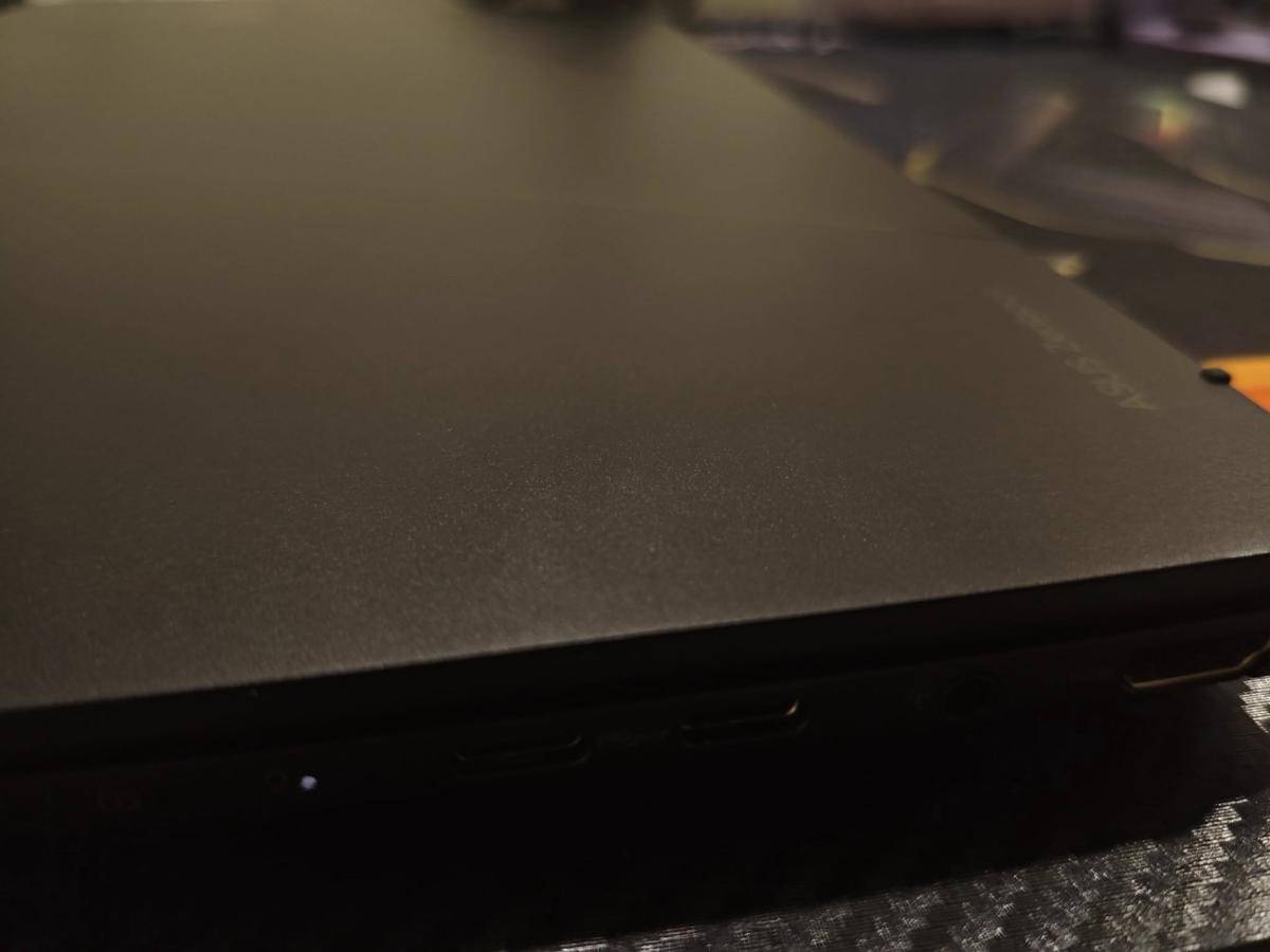 ASUS Zenbook 14 Dengan AMD Ryzen AI 7 350.