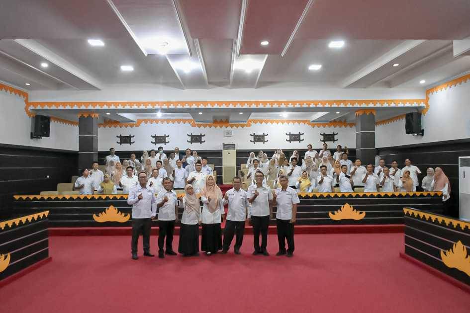 Pemerintah Kota (Pemkot) Metro Menggelar Sosialisasi Aplikasi Seputar Kegiatan dan Klinik (SEKELIK) Pengadaan Barang dan Jasa Bagi Seluruh Organisasi Perangkat Daerah (OPD) di Aula Pemkot Metro