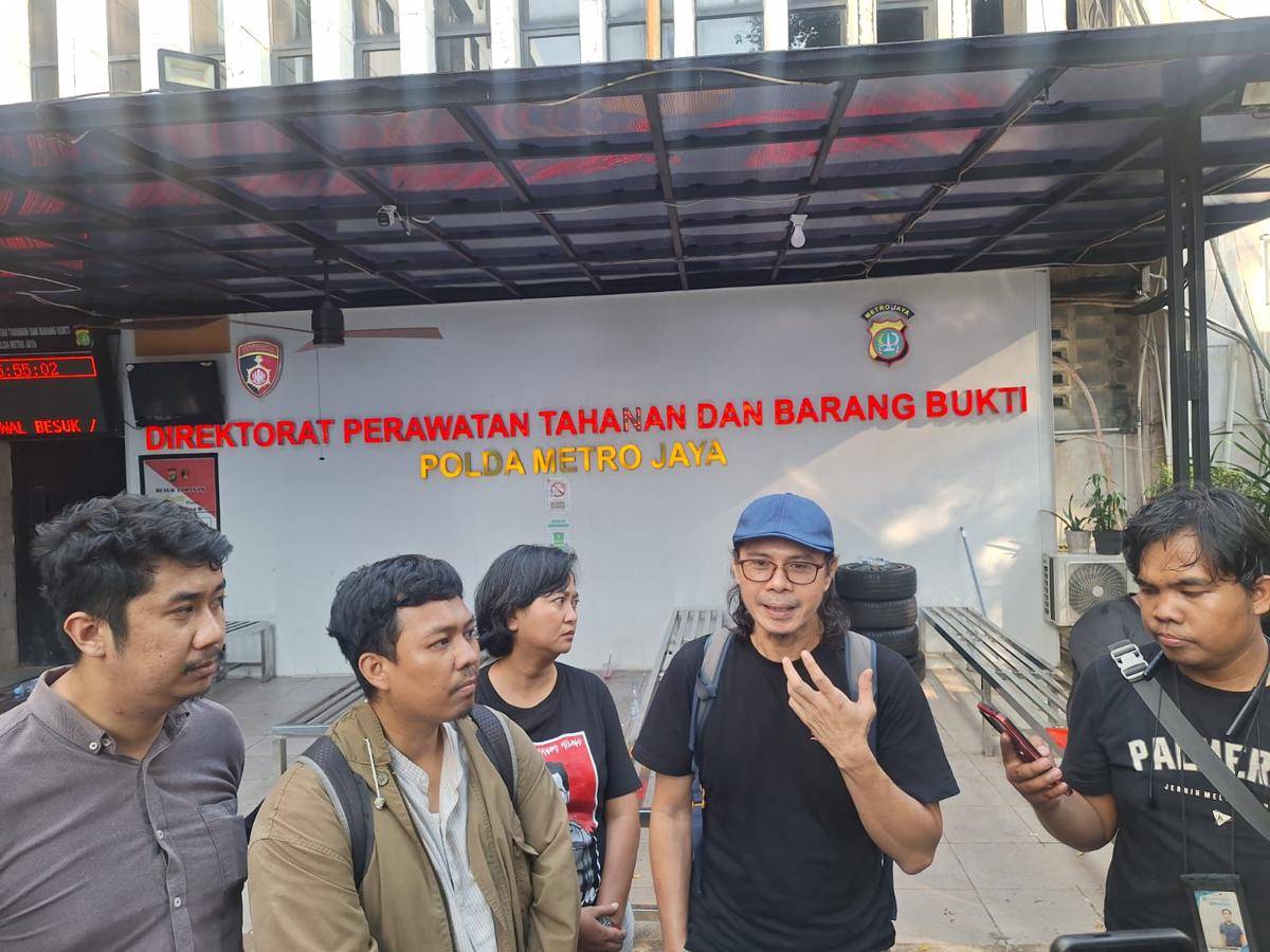Direktur LBH Jakarta Muhammad Fadhil Alfathan di Polda Metro Jaya, Jakarta pada Kamis (4/9/2025). (IDN Times/Lia Hutasoit)