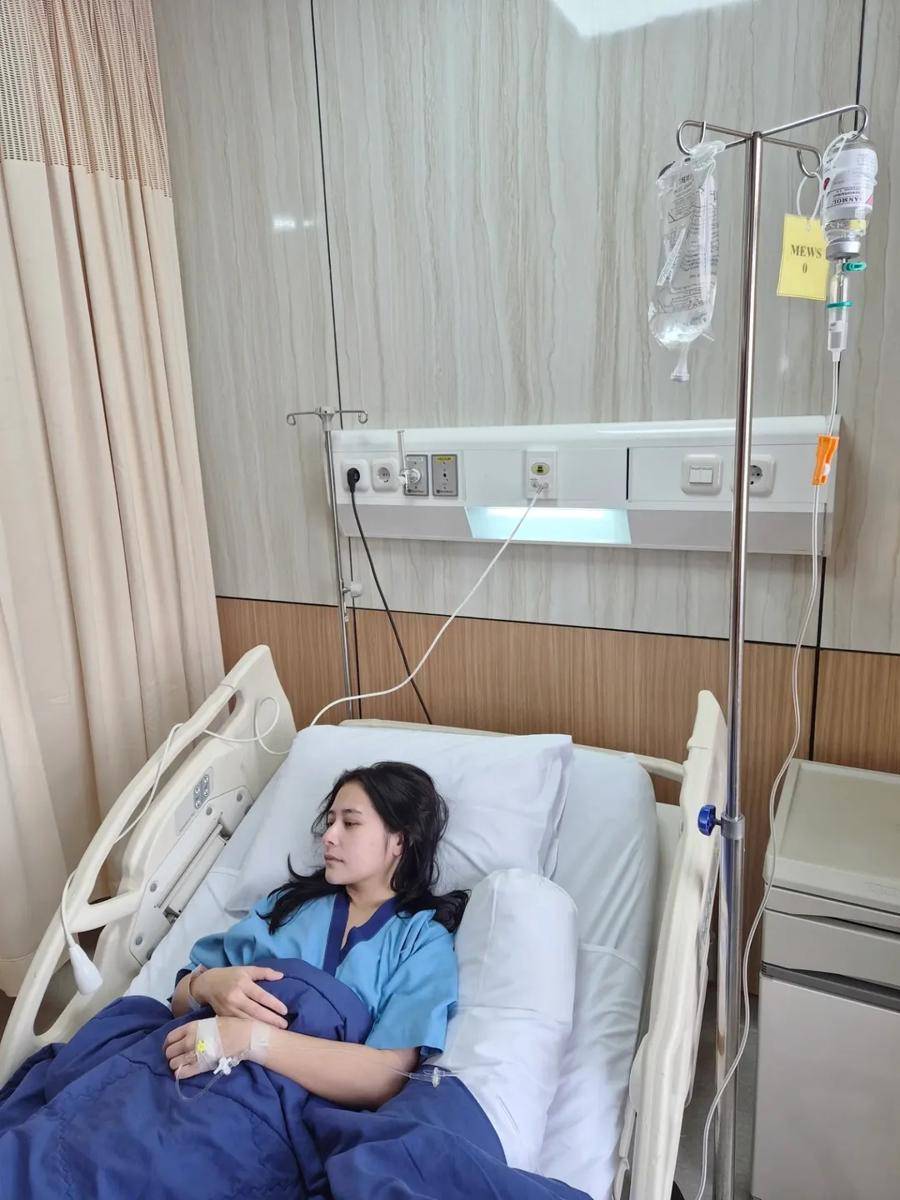 Prilly Latuconsina dirawat di rumah sakit