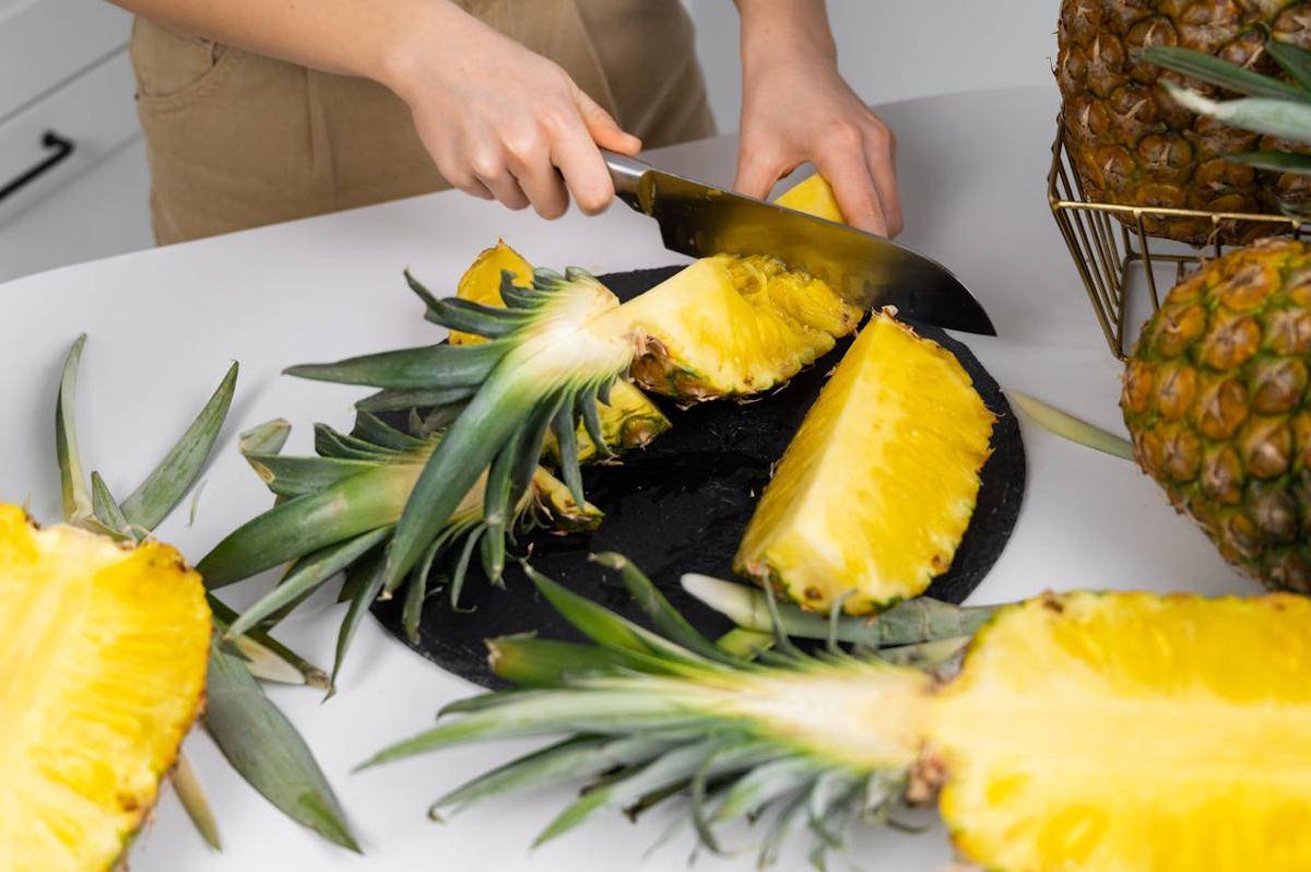 ilustrasi nanas (pexels.com/SHVETS production)