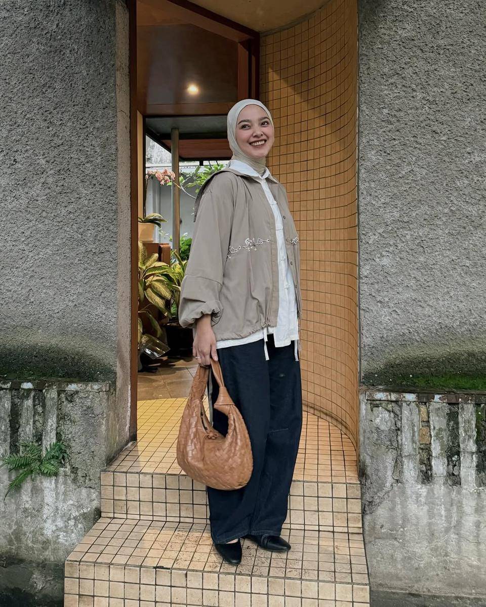 Gaya hijab trendy ala Intan Sugih