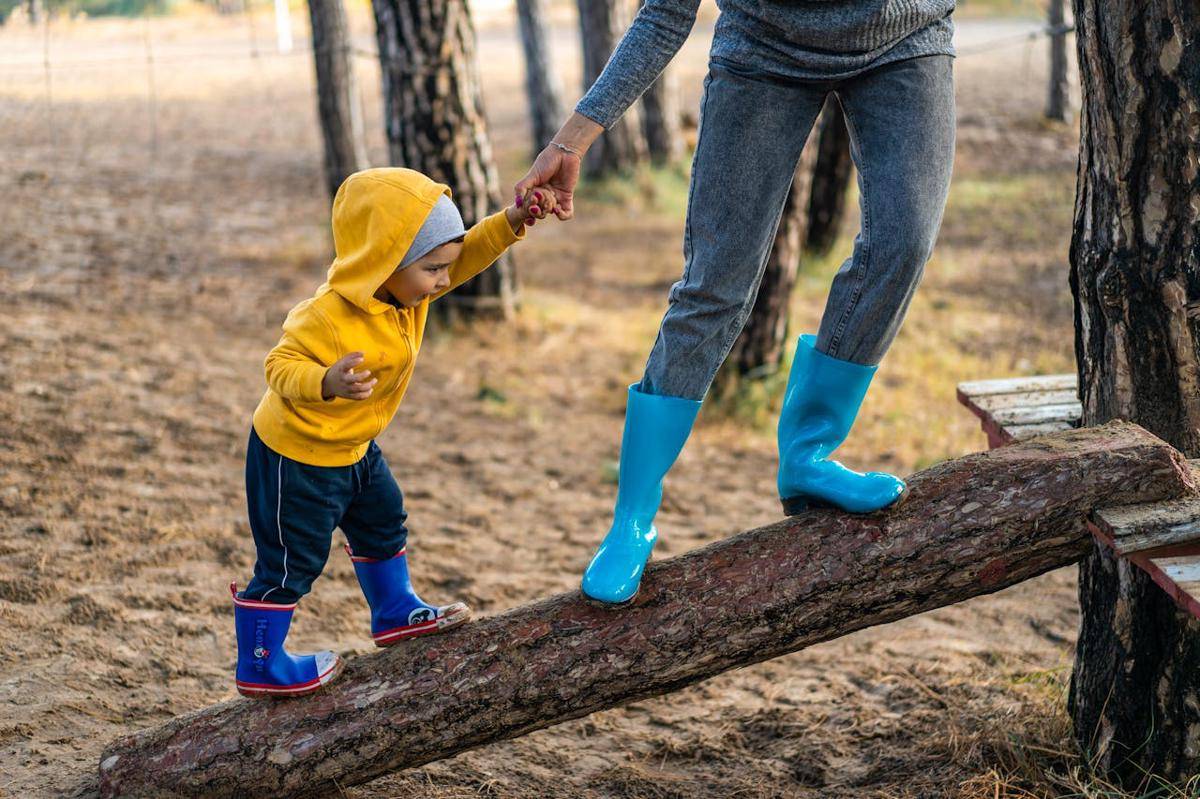 illustrasi toddler belajar di alam (pexels.com/Atlantic Ambience)
