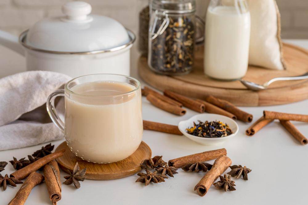 ilustrasi cinnamon milk (freepik.com/freepik)