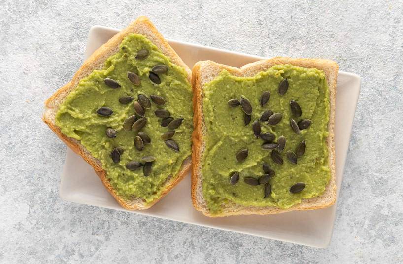 ilustrasi matcha milk spread pada roti tawar (freepik.com/freepik)