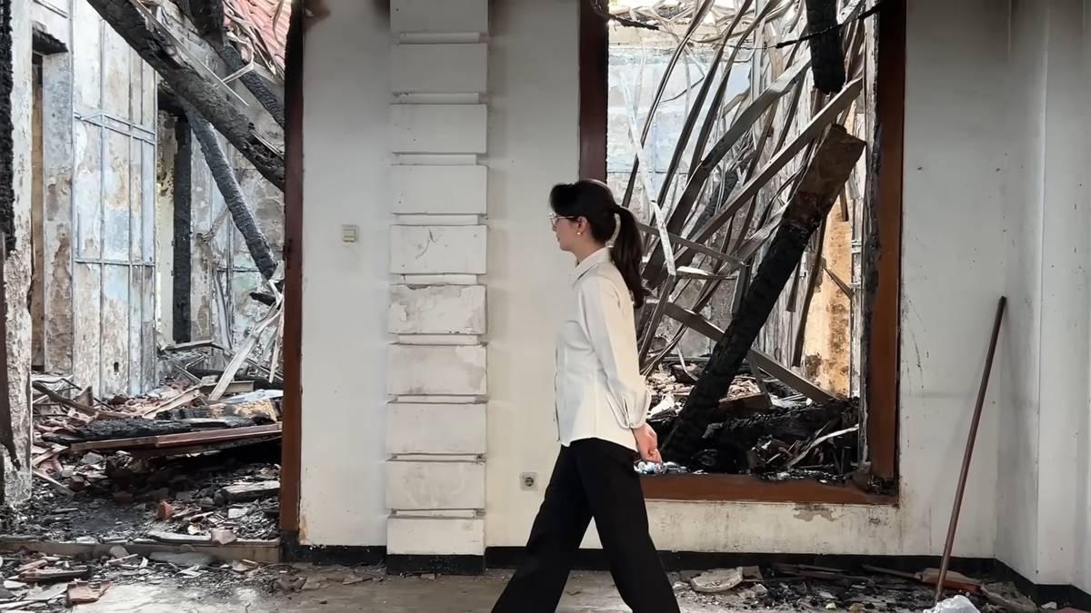 Arumi Bachsin kunjungi kantor Emil Dardak usai pembakaran (youtube.com/arumibachsin94)