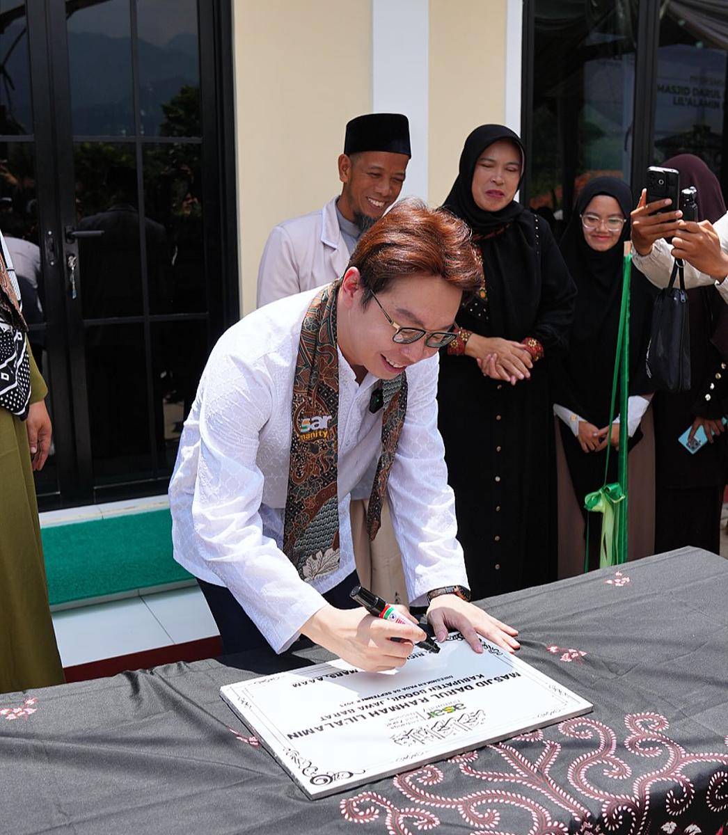 Richard Lee bangun masjid (instagram.com/dr.richard_lee)