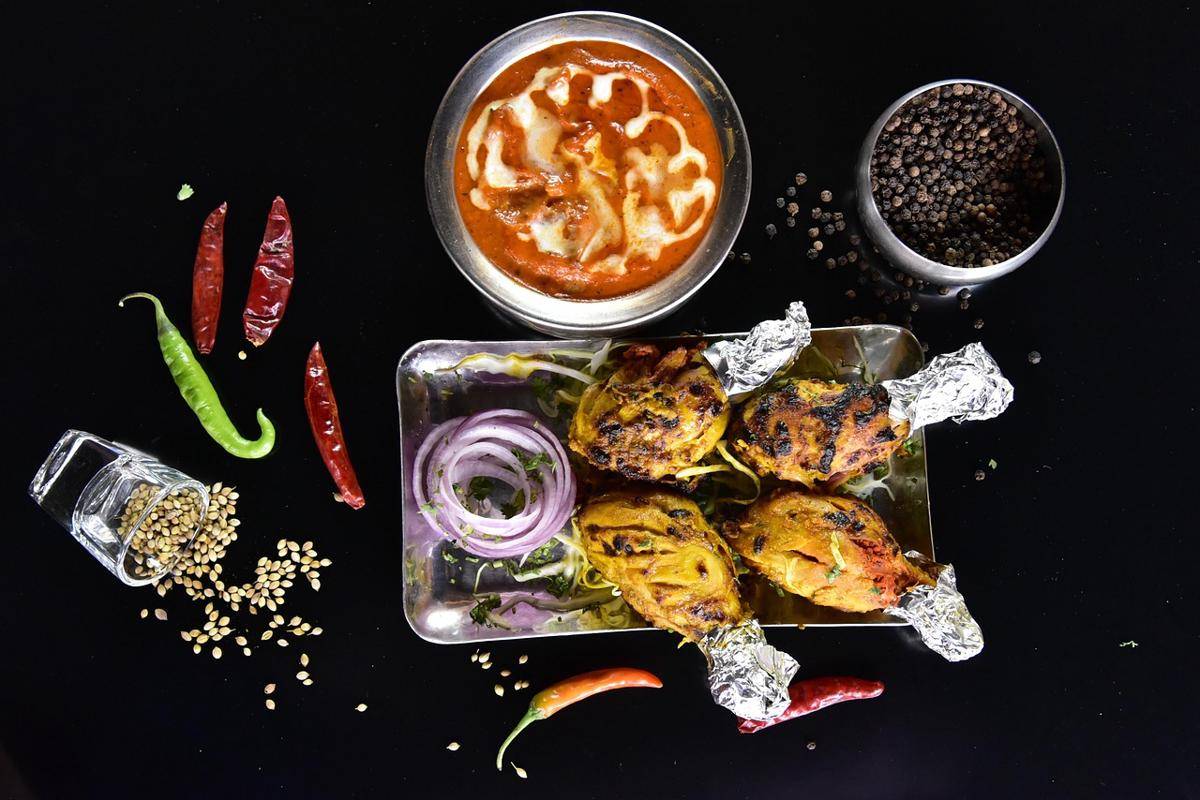 Ilustrasi ayam pedas (Pixabay/Kirtip)