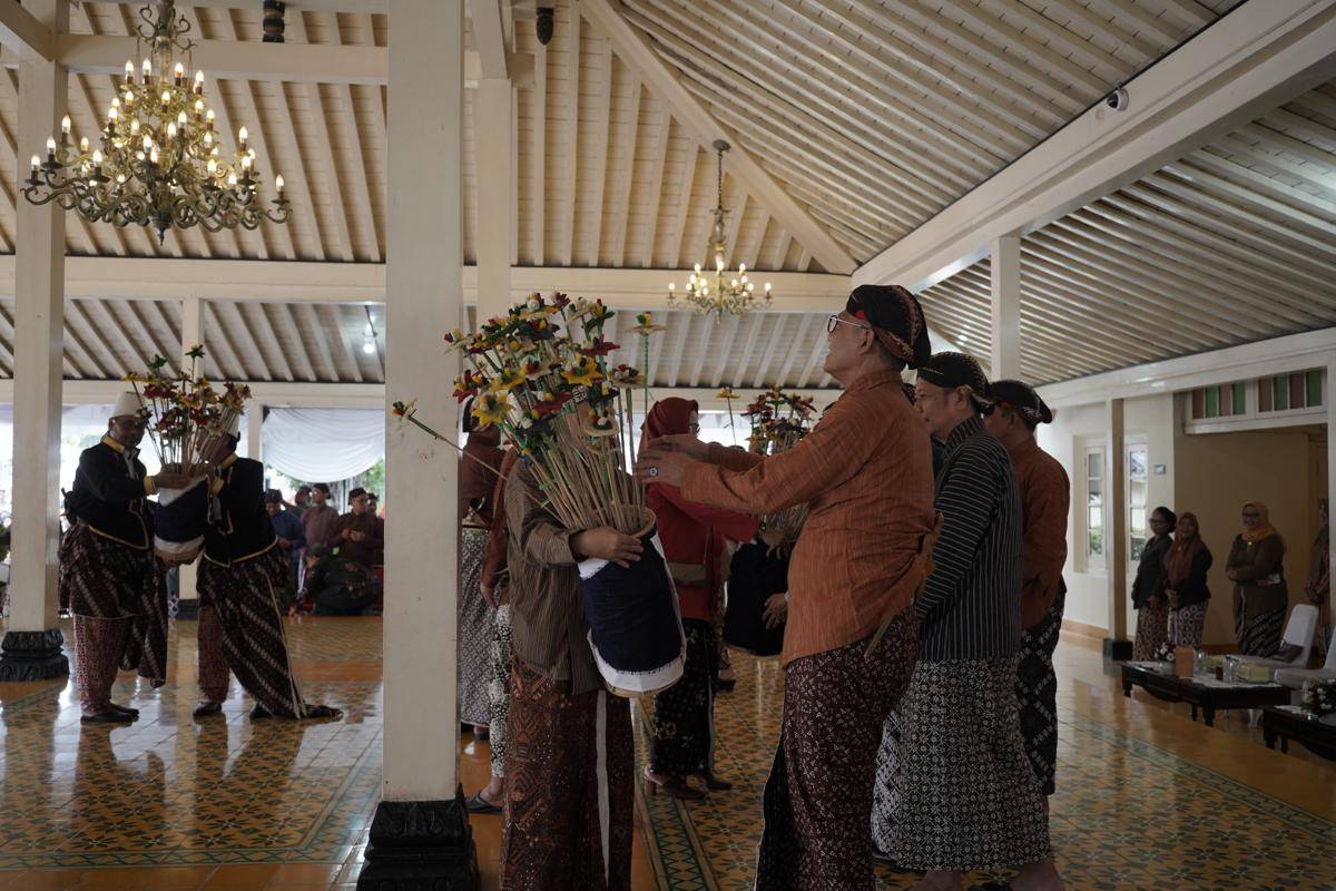 Pemda DIY Terima Sedekah Raja, Ubarampe Gunungan Garebeg Mulud