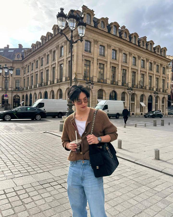 Outfit pakai kacamata ala Gemini Norawit 