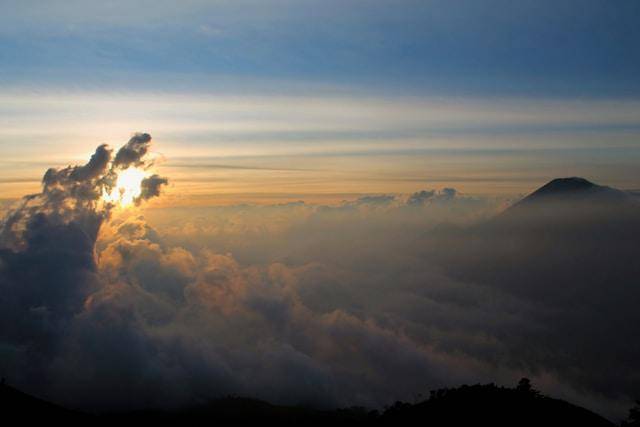 ilustrasi Gunung Sumbing