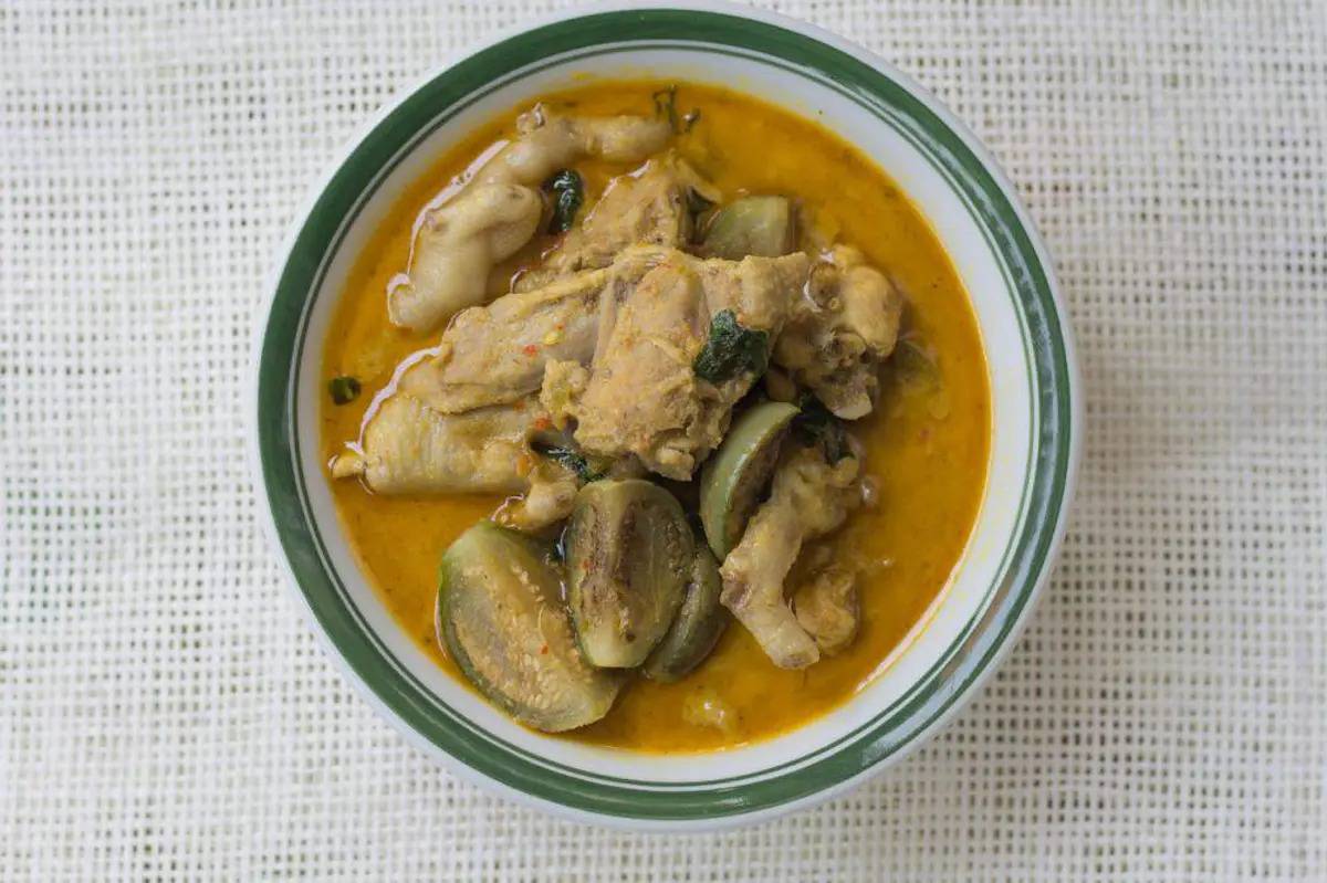 Ilustrasi ayam pedas (Pixabay/poohchisa tunsiri)
