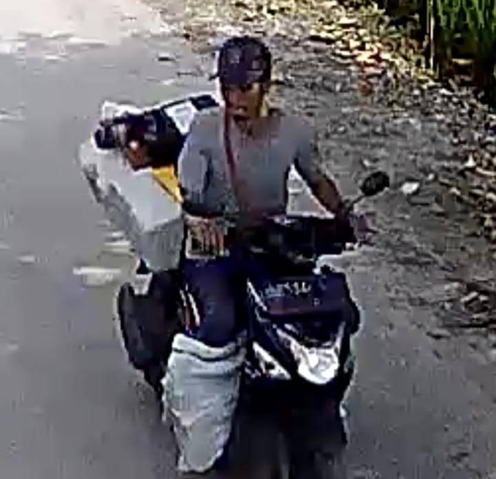 Pencuri paket terekam cctv (dok.istimewa)