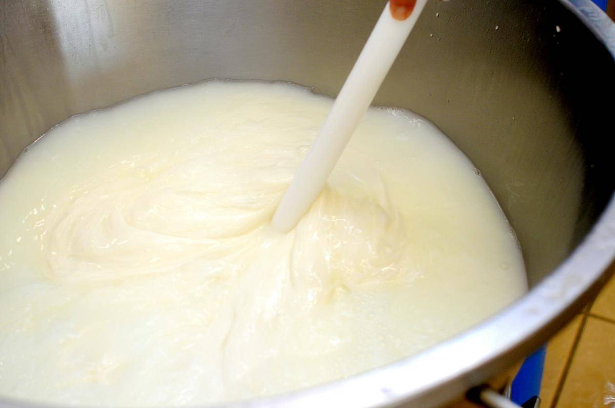 ilustrasi memasak susu (unsplash.com/@crazyivan_ita)