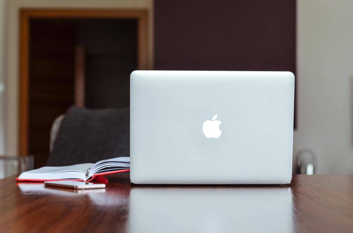ilustrasi MacBook 