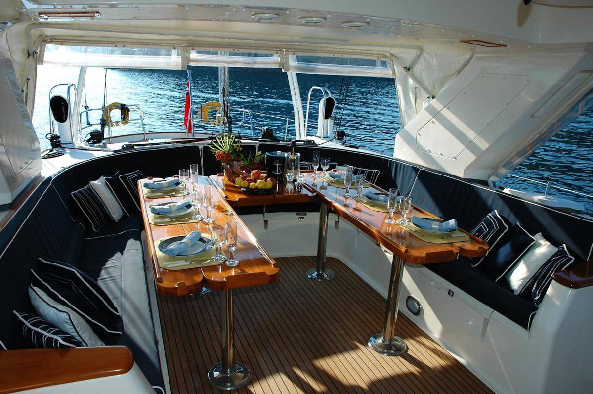 suasana di dalam yacht