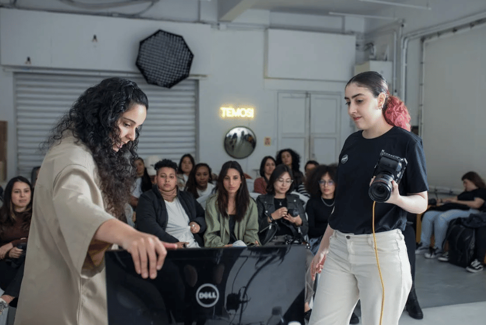 ilustrasi seminar kerja