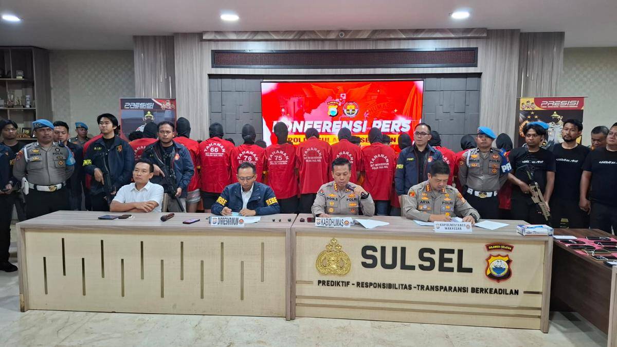 Kabid Humas Polda Sulsel, Kombes Pol Didik Supranoto saat konferensi pers penetapan tersangka kericuhan dan pembakaran DPRD Makassar dan DPRD Sulsel, Kamis (4/9/2025). IDN Times/Darsil Yahya