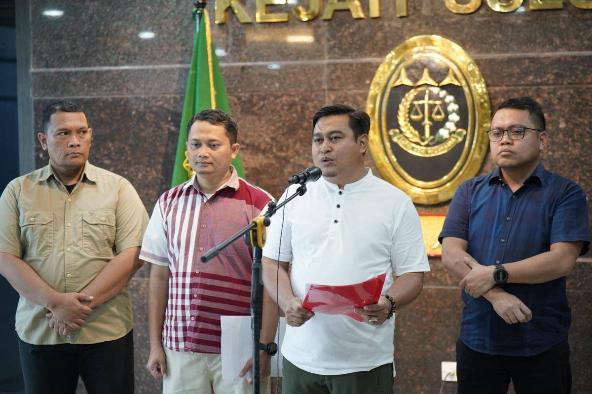 Kepala Seksi Penerangan Hukum Kejati Sulsel Soetarmi (kedua dari kanan). (Dok. Kejati Sulsel)