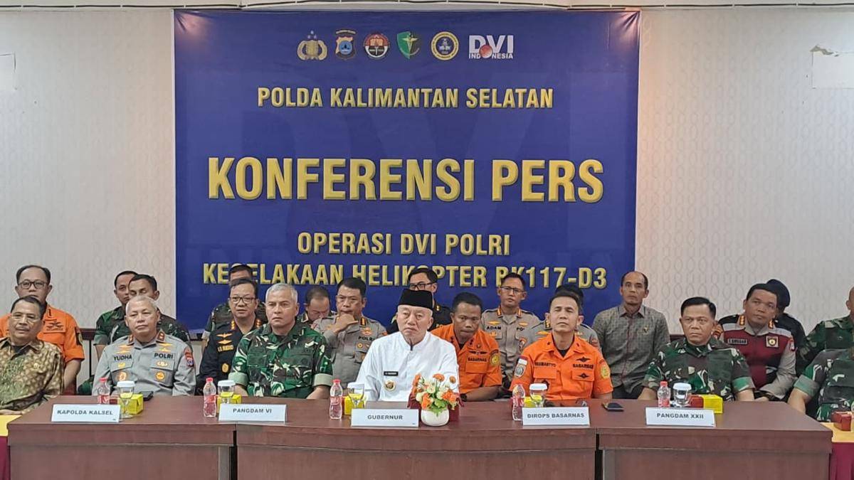 Gubernur Kalsel, Muhidin, bersama Basarnas dan Forkopimda saat konferensi pers di RS Bhayangkara Polda Kalsel, di Banjarmasin, Jumat (5/9/2025). (Dok/Basarnas)