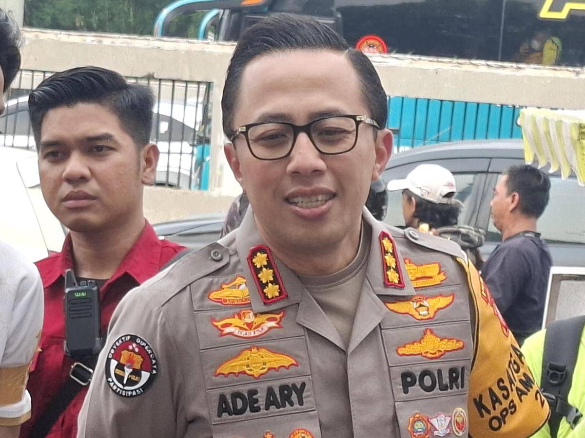 Kabid Humas Polda Metro Jaya, Kombes Pol Kombes Ade Ary Syam Indradi di Gedung DPR RI. (IDN Times/Amir Faisol)