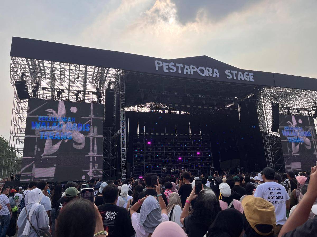 Juicy Luicy bawakan lagu Peterpan di Pestapora 2025 