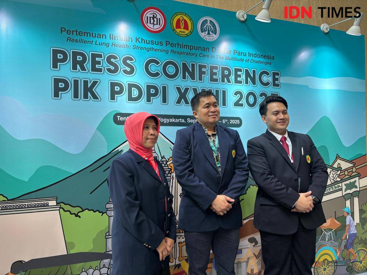 Ketua Umum PDPI, Arief Riadi Arifin (tengah).