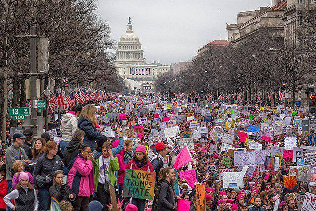 Demonstran Women's March di Washington DC(wikimediacommons/mobilusinmobii)