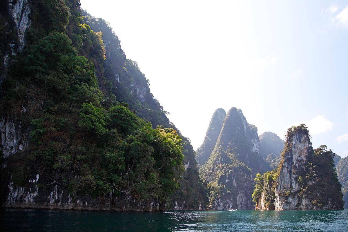 potret Khao Sok National Park (commons.wikimedia.org/Kittipong khunnen)