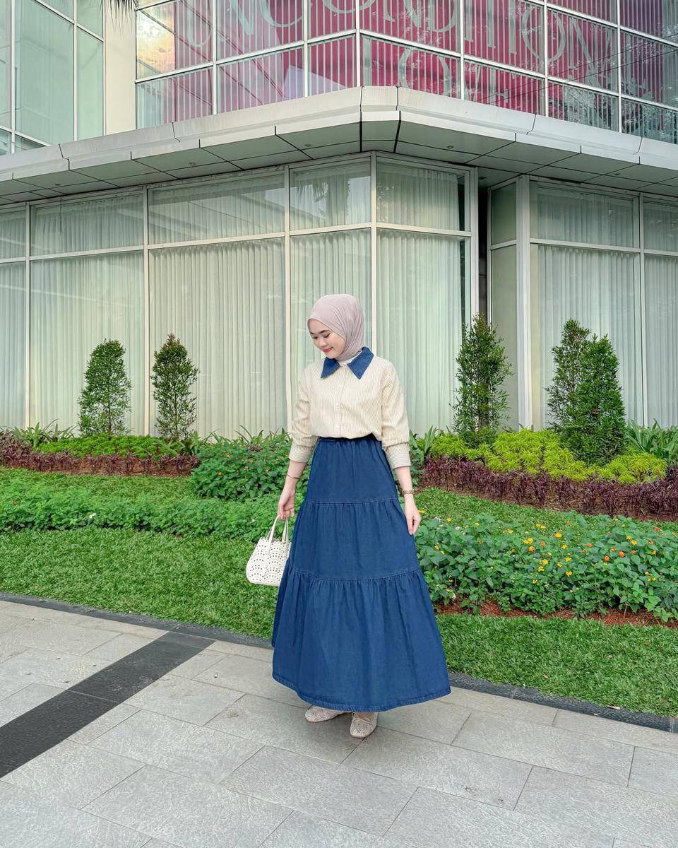 potret OOTD hijab chic ala Dinda Saputri (instagram.com/dindasaputt)