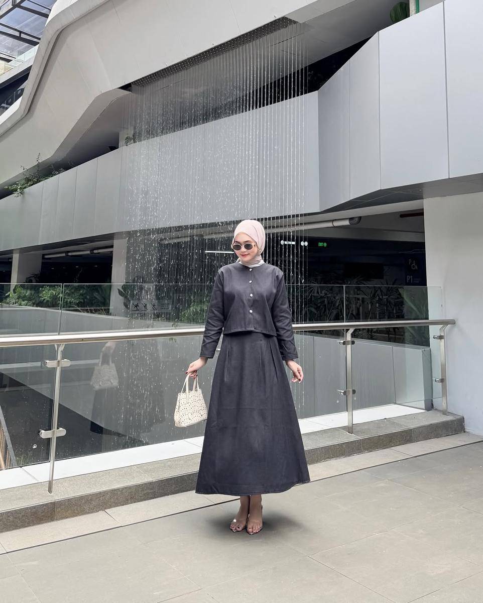potret OOTD hijab chic ala Dinda Saputri (instagram.com/dindasaputt)