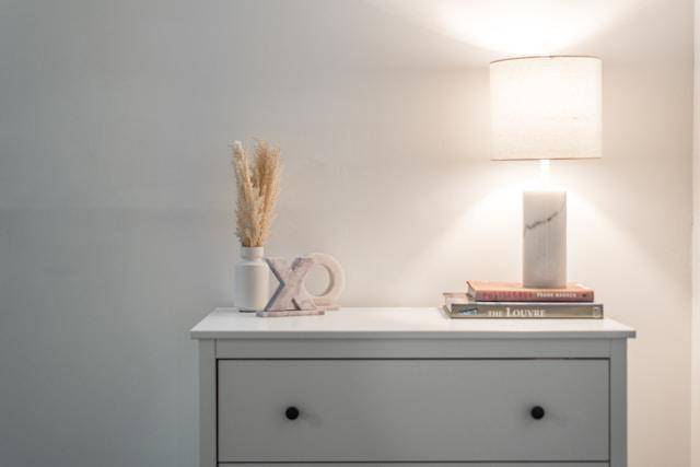 Ilustrasi lampu kamar (Unplash.com/Suzanne Rushton)